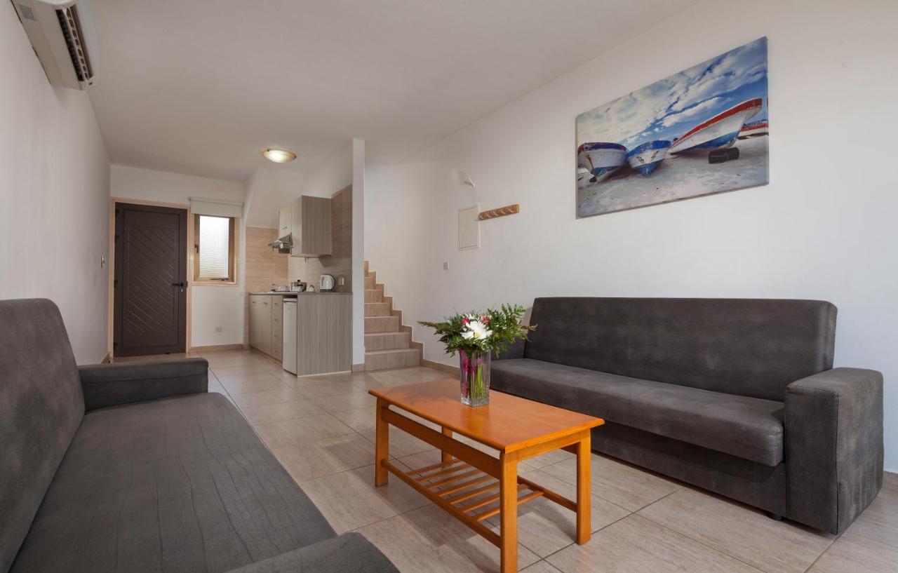 Penelope Beach Hotel Apts プロタラス エクステリア 写真