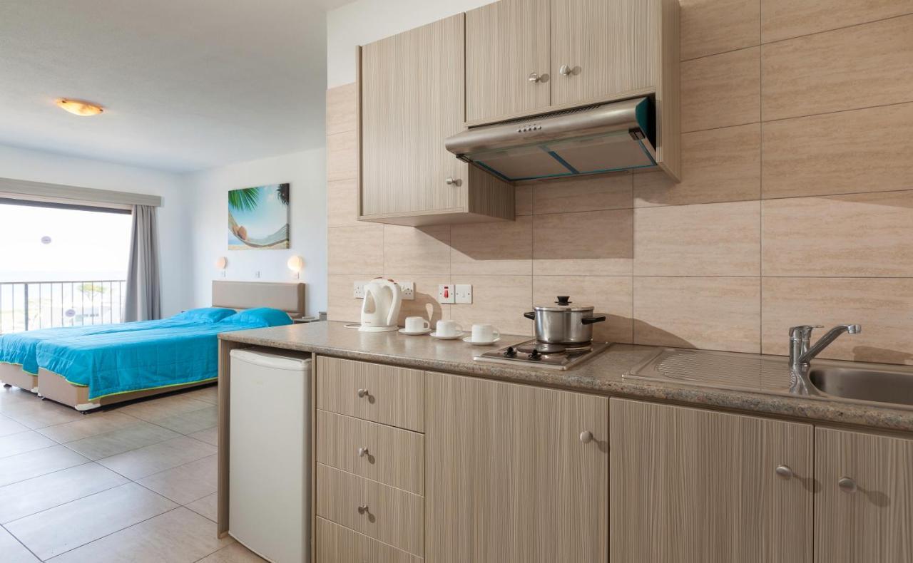 Penelope Beach Hotel Apts プロタラス エクステリア 写真
