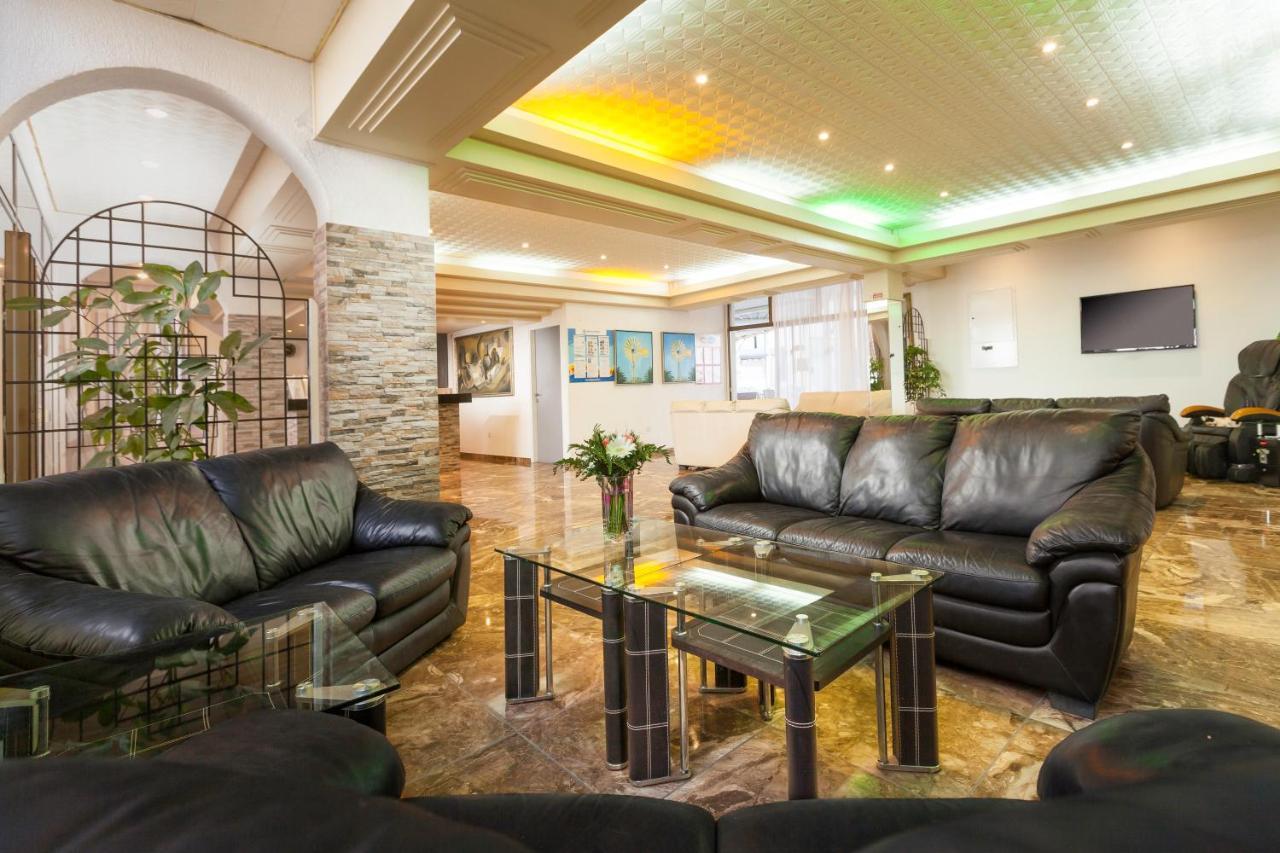 Penelope Beach Hotel Apts プロタラス エクステリア 写真