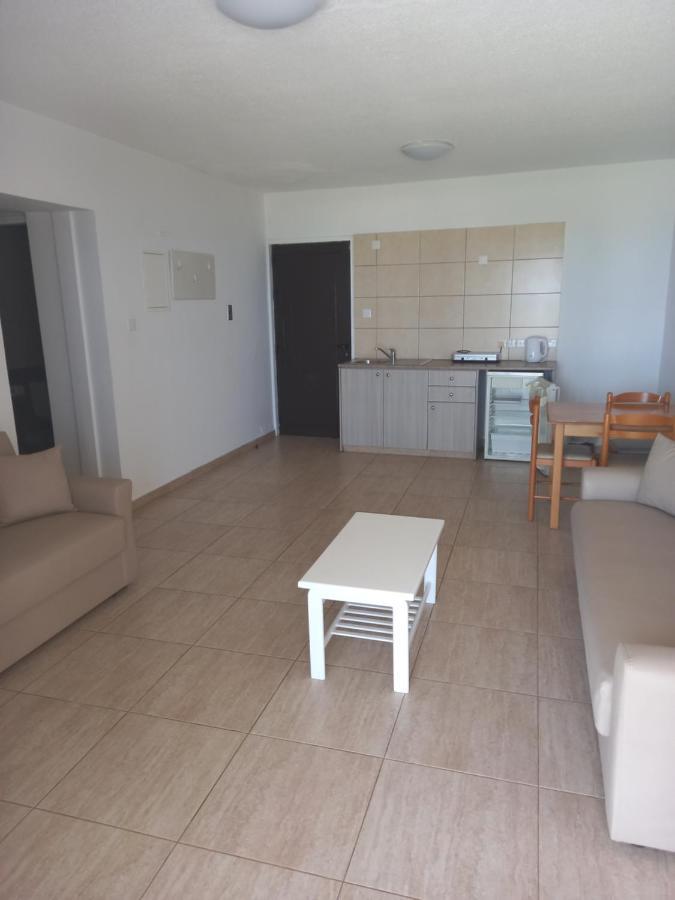 Penelope Beach Hotel Apts プロタラス エクステリア 写真