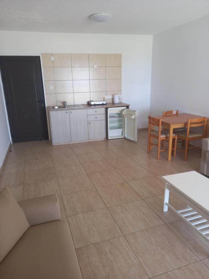 Penelope Beach Hotel Apts プロタラス エクステリア 写真
