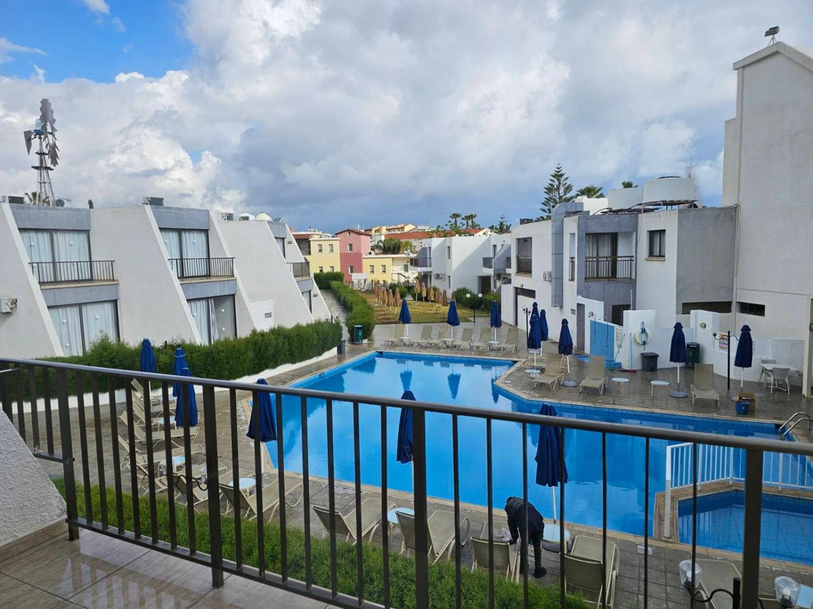 Penelope Beach Hotel Apts プロタラス エクステリア 写真